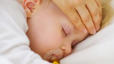 6 أسباب لبكاء الطفل الرضيع ماما دوت أم